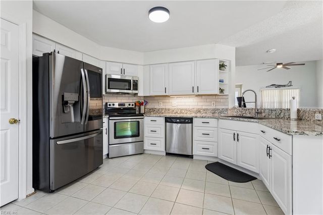 802 Thimbleby DR, Newport News, VA 23608