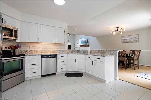 802 Thimbleby DR, Newport News, VA 23608
