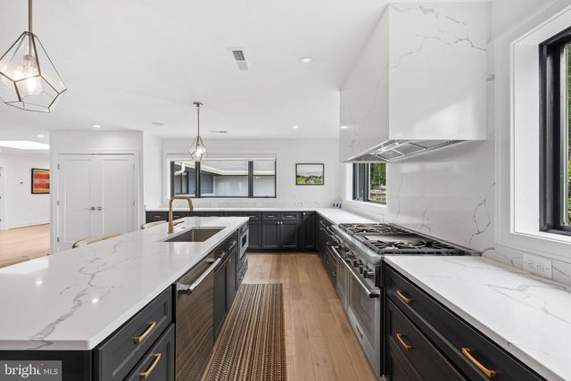 2130 SUDBURY PL NW, Washington, DC 20012