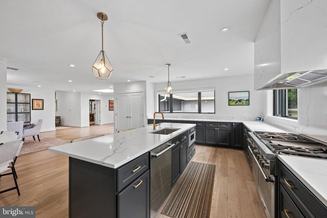 2130 SUDBURY PL NW, Washington, DC 20012