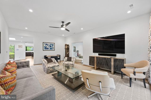2130 SUDBURY PL NW, Washington, DC 20012