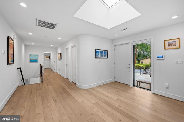 2130 SUDBURY PL NW, Washington, DC 20012