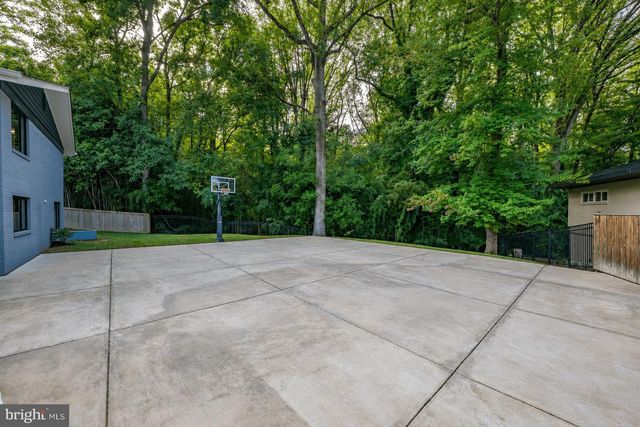 2130 SUDBURY PL NW, Washington, DC 20012