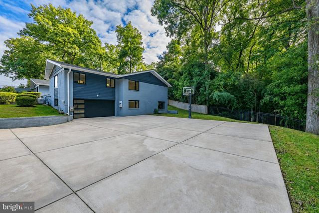 2130 SUDBURY PL NW, Washington, DC 20012