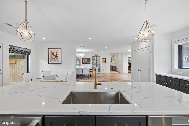 2130 SUDBURY PL NW, Washington, DC 20012