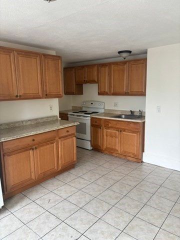 27 Salem Street 2L, Salem, MA 01970