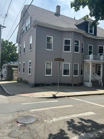 27 Salem Street 2L, Salem, MA 01970