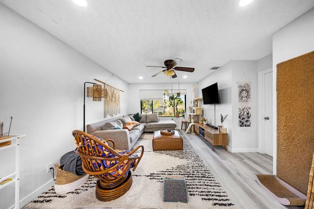 11477 NW 39th Court 306-1, Coral Springs, FL 33065