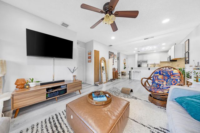 11477 NW 39th Court 306-1, Coral Springs, FL 33065