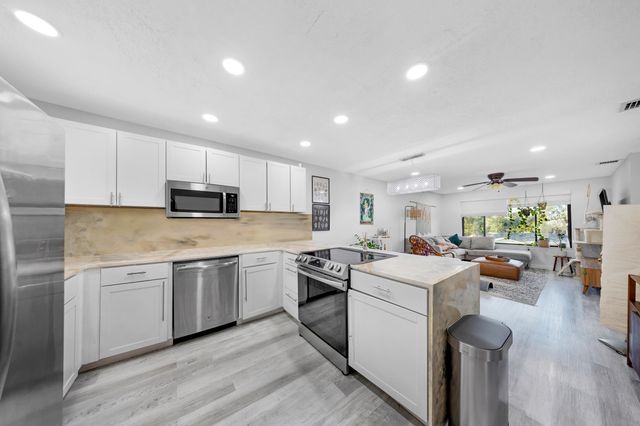 11477 NW 39th Court 306-1, Coral Springs, FL 33065