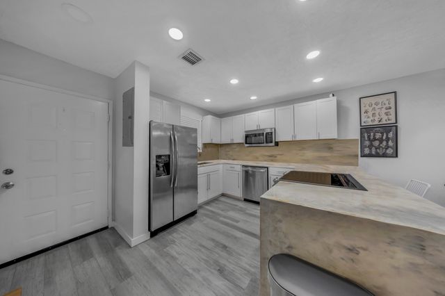11477 NW 39th Court 306-1, Coral Springs, FL 33065