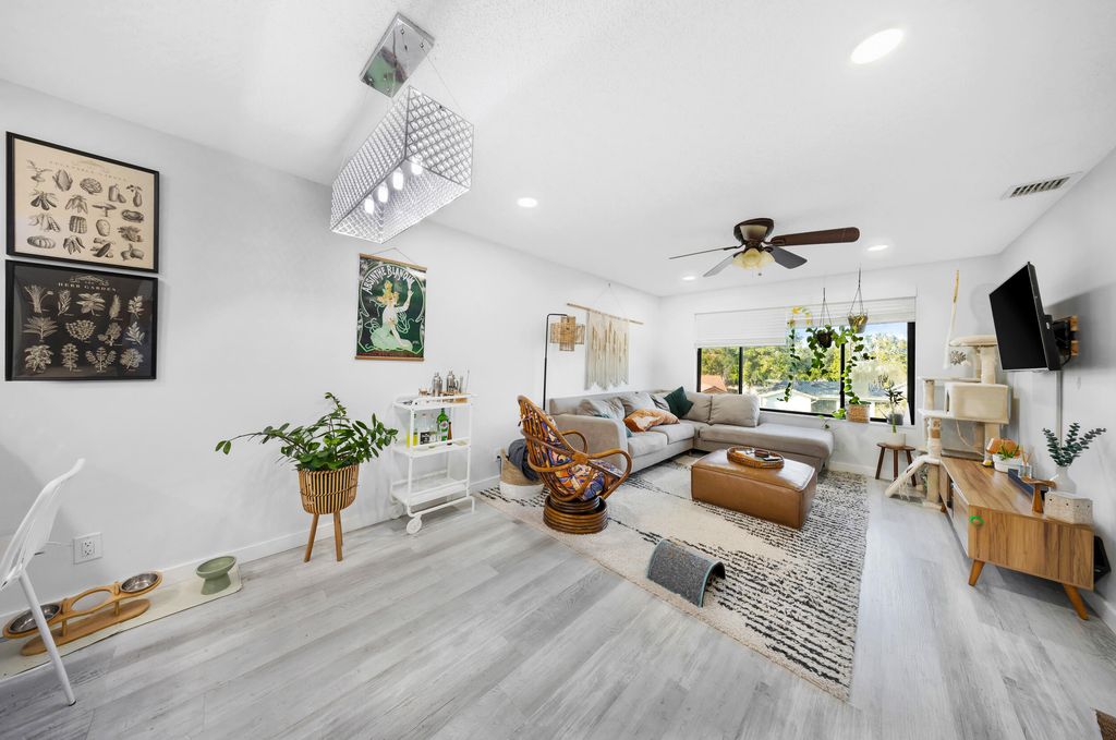 11477 NW 39th Court 306-1, Coral Springs, FL 33065