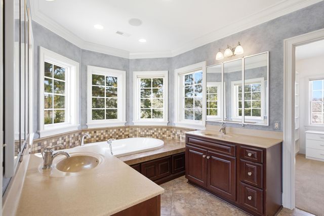 1201 SUTTON DR, Columbia, MO 65203