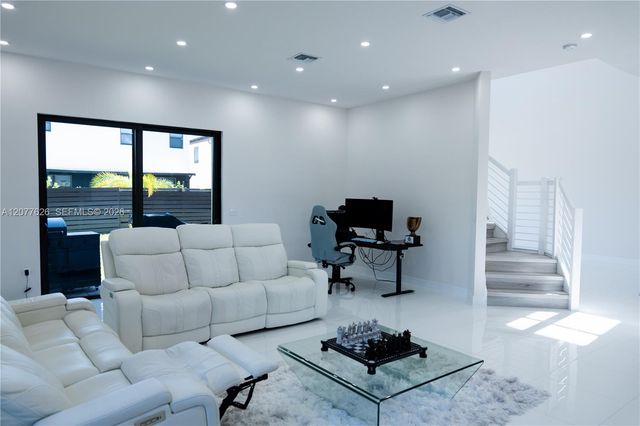 8824 NW 161st Terrace, Miami Lakes, FL 33018
