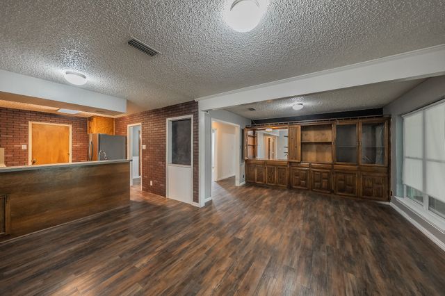 2030 Golf Court, Denton, TX 76205