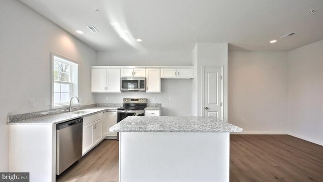 7857 OAK BROOK DR, Harrisburg, PA 17112