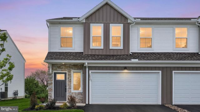 7857 OAK BROOK DR, Harrisburg, PA 17112