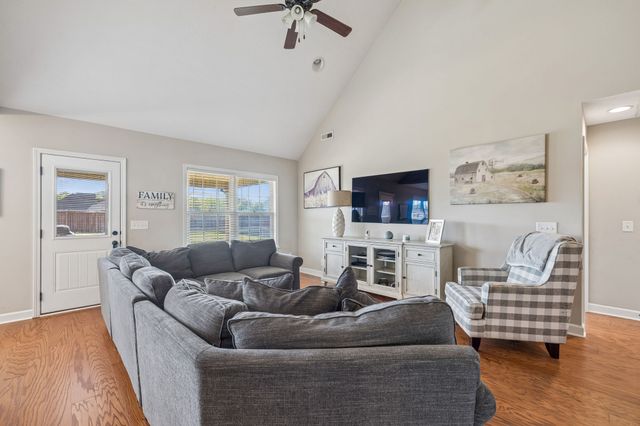 2928 Ronstadt Dr, Christiana, TN 37037