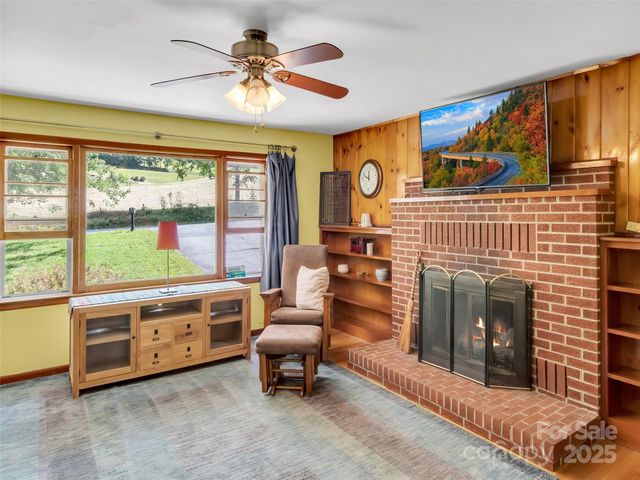 565 Crabtree Mountain Road, Canton, NC 28716