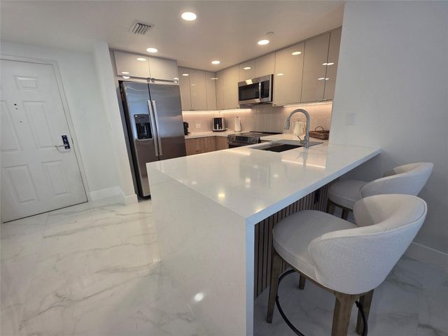 19501 W Country Club Drive 2306, Aventura, FL 33180