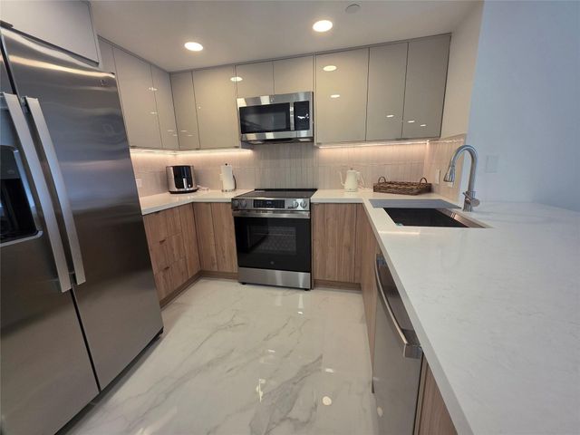 19501 W Country Club Drive 2306, Aventura, FL 33180