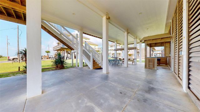 2809 Tradewind Lane, Crystal Beach, TX 77650