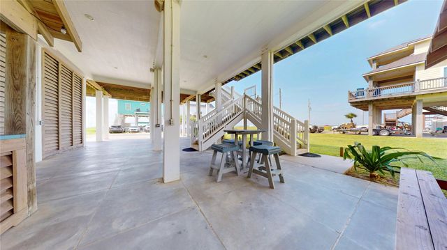 2809 Tradewind Lane, Crystal Beach, TX 77650