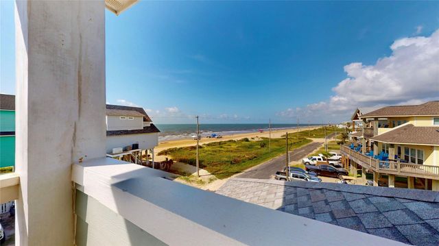 2809 Tradewind Lane, Crystal Beach, TX 77650