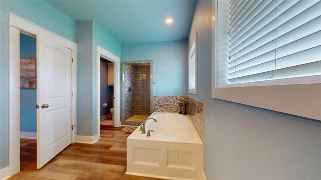 2809 Tradewind Lane, Crystal Beach, TX 77650