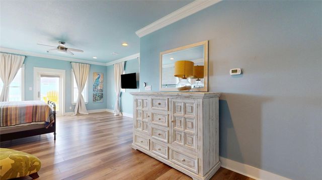 2809 Tradewind Lane, Crystal Beach, TX 77650