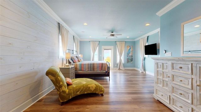 2809 Tradewind Lane, Crystal Beach, TX 77650