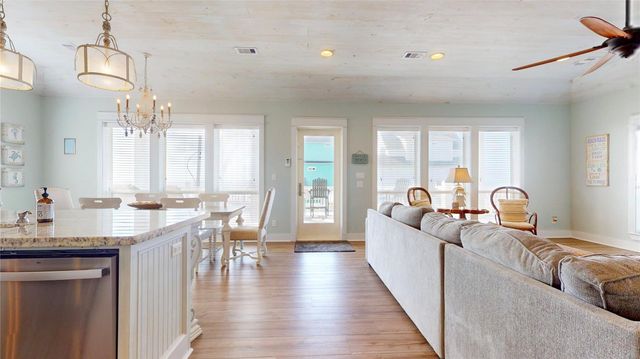 2809 Tradewind Lane, Crystal Beach, TX 77650