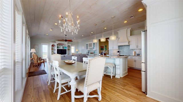 2809 Tradewind Lane, Crystal Beach, TX 77650