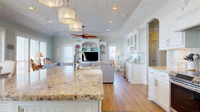 2809 Tradewind Lane, Crystal Beach, TX 77650