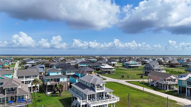 2809 Tradewind Lane, Crystal Beach, TX 77650