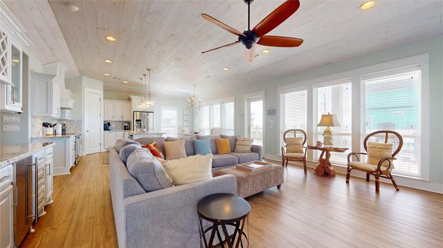 2809 Tradewind Lane, Crystal Beach, TX 77650