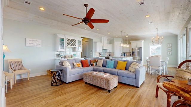 2809 Tradewind Lane, Crystal Beach, TX 77650