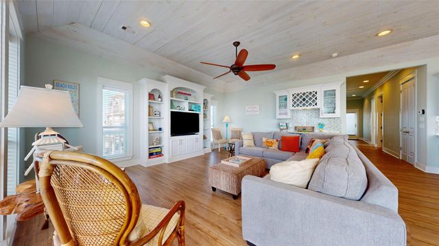 2809 Tradewind Lane, Crystal Beach, TX 77650