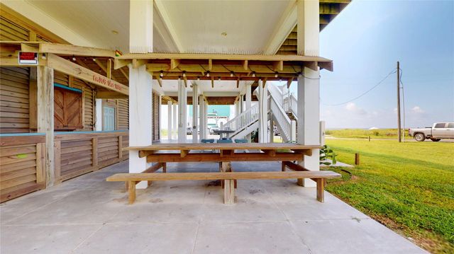 2809 Tradewind Lane, Crystal Beach, TX 77650