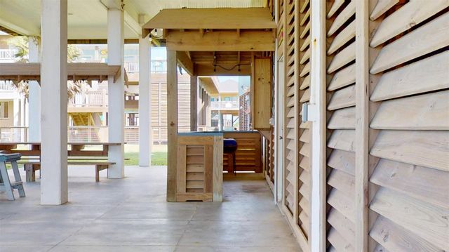 2809 Tradewind Lane, Crystal Beach, TX 77650