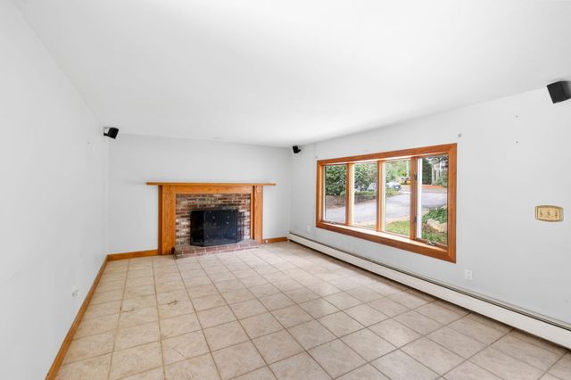 19 Essex Road, Mashpee, MA 02649