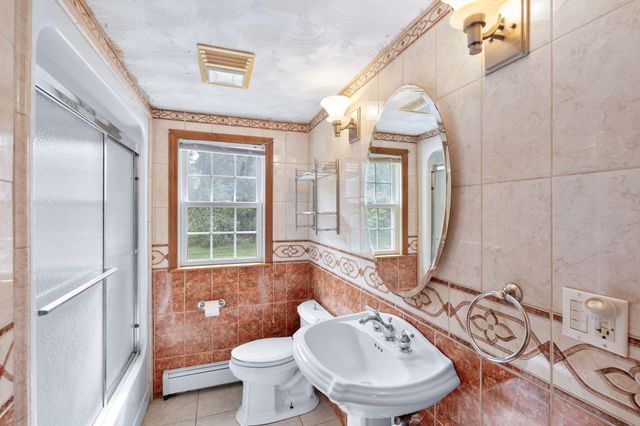 19 Essex Road, Mashpee, MA 02649