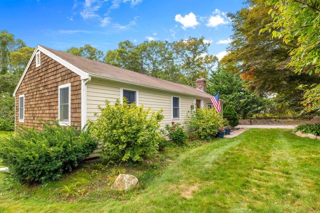 19 Essex Road, Mashpee, MA 02649