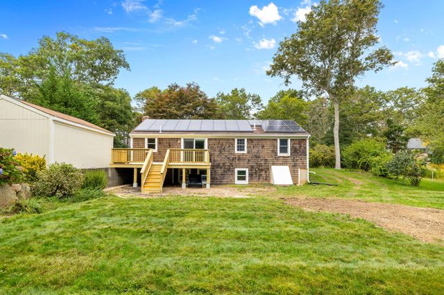 19 Essex Road, Mashpee, MA 02649