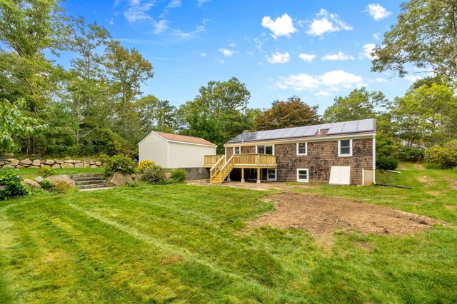 19 Essex Road, Mashpee, MA 02649
