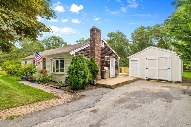 19 Essex Road, Mashpee, MA 02649
