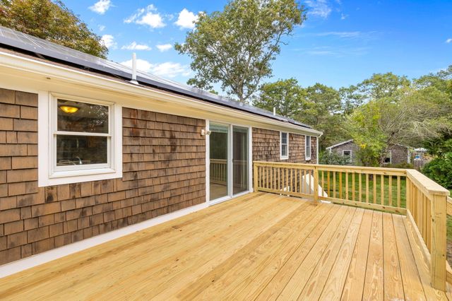19 Essex Road, Mashpee, MA 02649