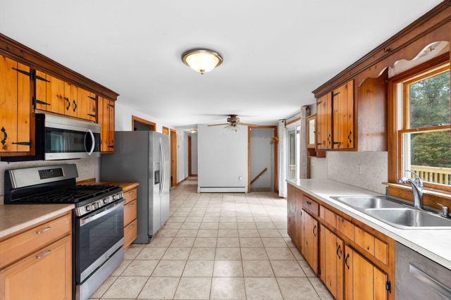 19 Essex Road, Mashpee, MA 02649