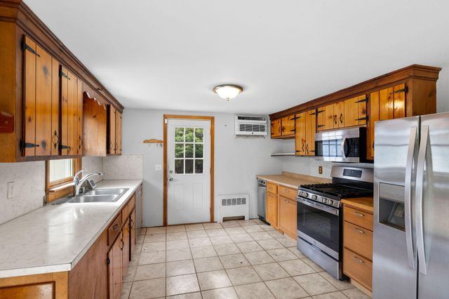 19 Essex Road, Mashpee, MA 02649