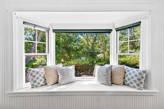 34 Pequossett Ave, Falmouth, MA 02556